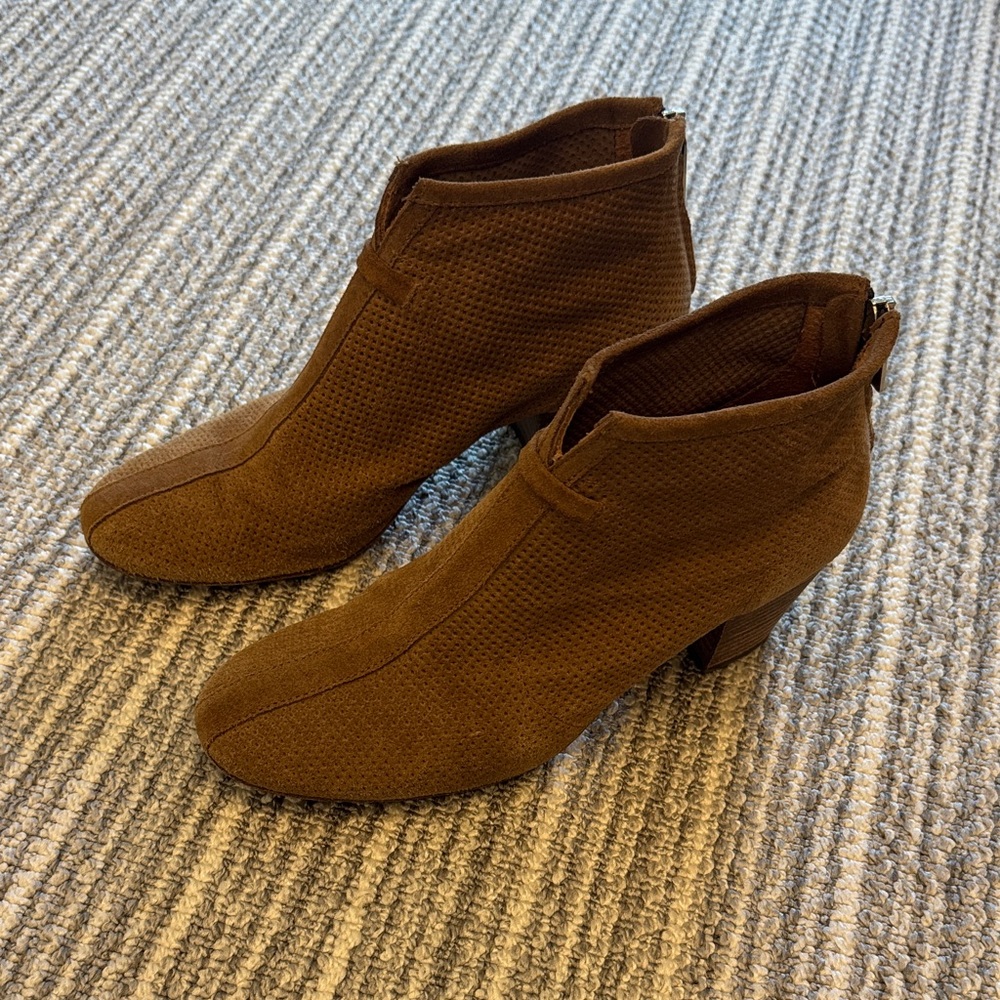 Aquatalia Textured Brown Ankle Booties